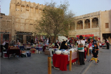 Visitors׳ activities in the main pedestrian spine of Souq Waqif.