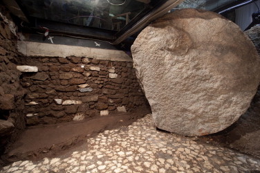 Palazzo Valentini, area on Piazza Traiana: platform in opus caementicium and ...