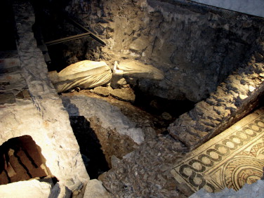 Palazzo Valentini, area along via di S. Eufemia, domus: concrete foundation ...