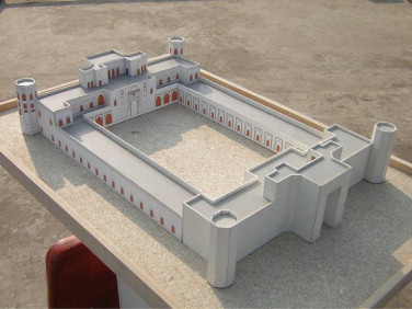 Original form of barakatra with enclosed courtyard (Hossain, 2008).
