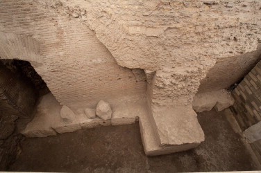 Palazzo Valentini, area along vicolo di S. Bernardo: Roman imperial walls in ...