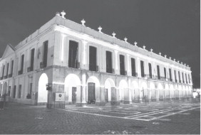 en el lateral del Cabildo de Córdoba: lo que fue prisión del D2