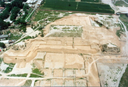 The site of Hanyuan Hall unveiled by archeology.