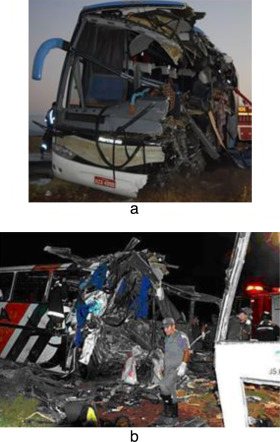 a) Acidente de impacto semifrontal na BR 230, KM 463 (PB/BR) e b) acidente de ...