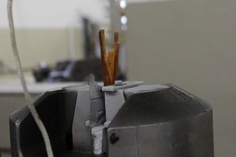 7.2 Parte de la probeta tras el ensayo de tracción todavía en las mordazas.