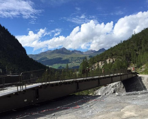 Sustitución de un puente destruido por causas naturales en Suiza (verano 2015)