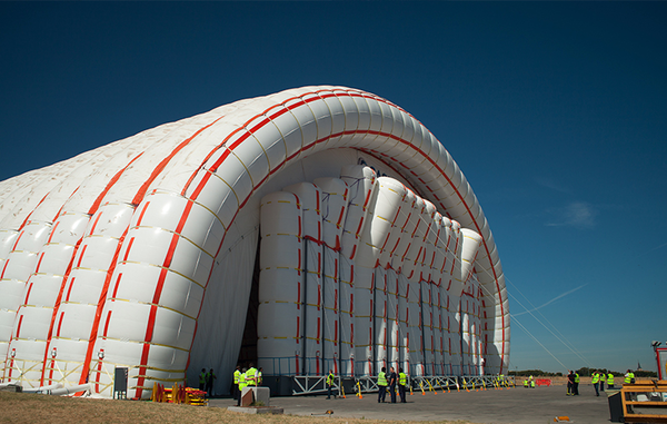 Inflatable hangar for maintenance of planes